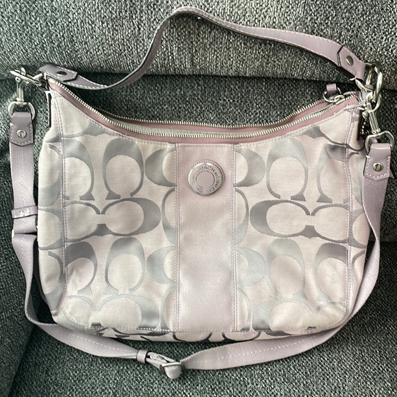 Coach Handbags - Coach Signature Hobo bag